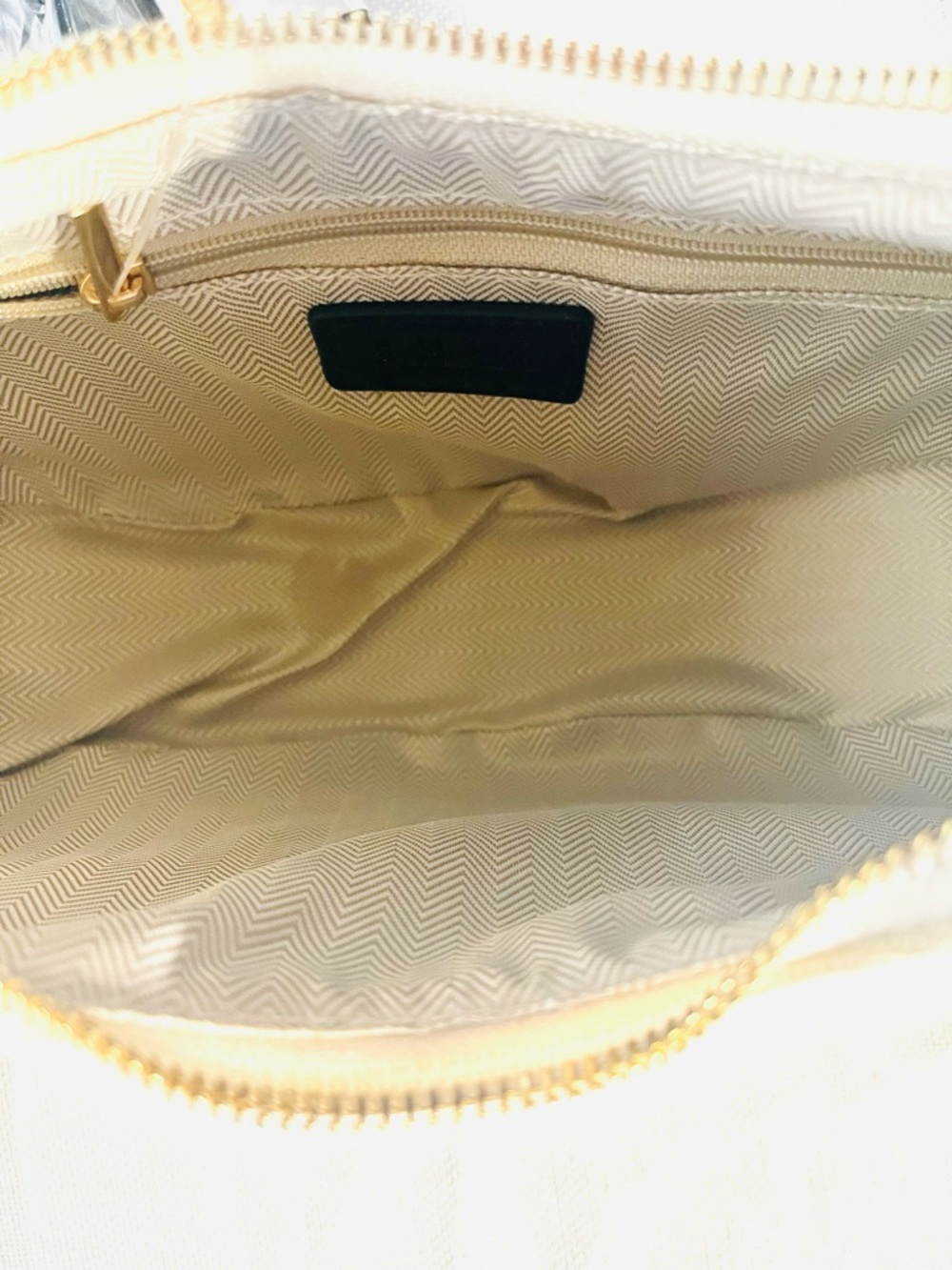 Two-Tone Crescent Bow Tie Crossbody HandBag — Black & Cream - Picture 9 of 14